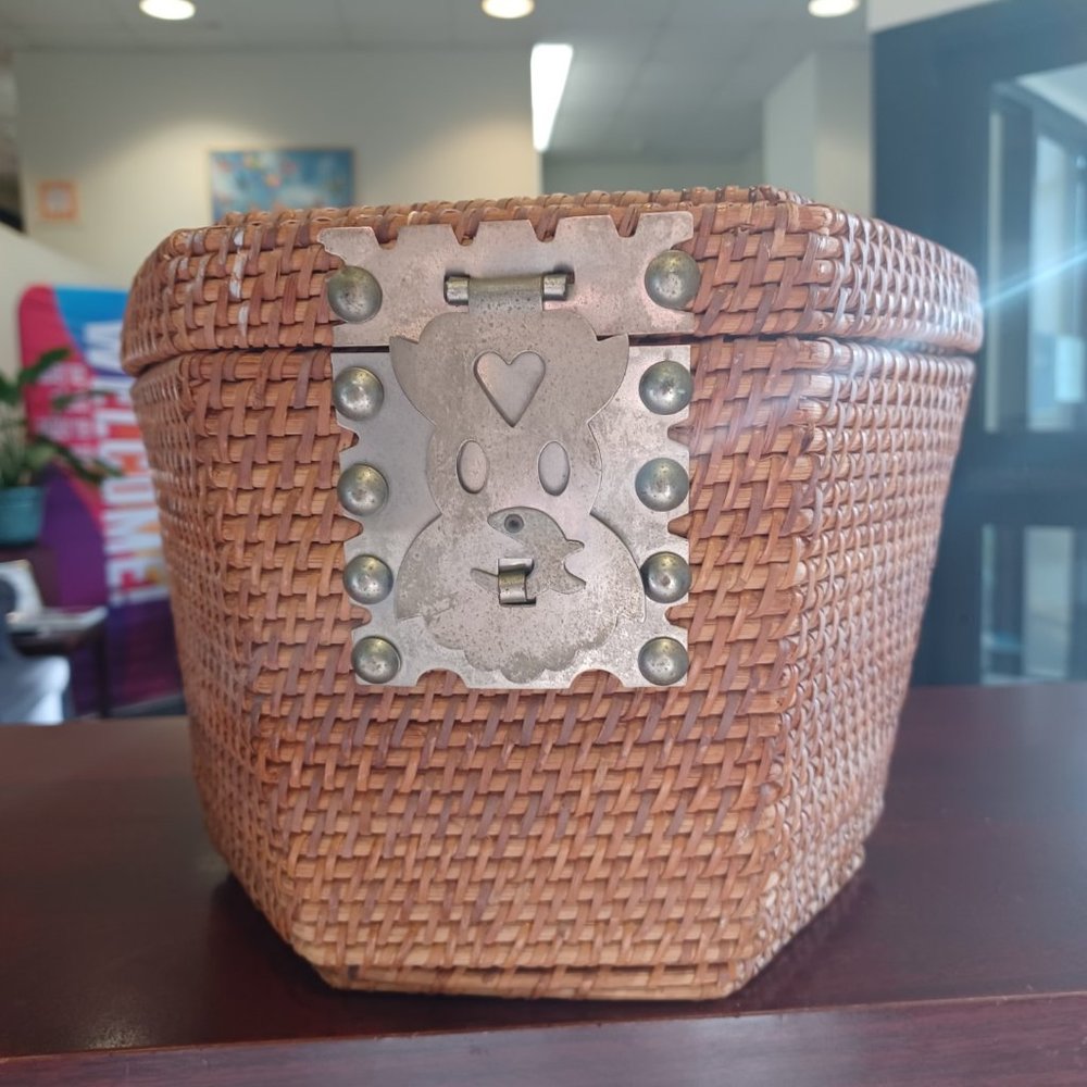 Vintage  wicker tea or  sewing basket  100 % of proceeds goes to Charity.